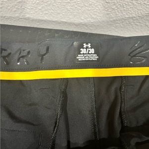 Under Armour 
Black
CURRY
GOLF PANTS